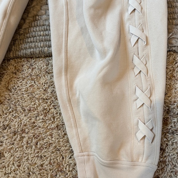 Lululemon Braided Detail High Rise Jogger Pants
White Opal 12 - Picture 5 of 6